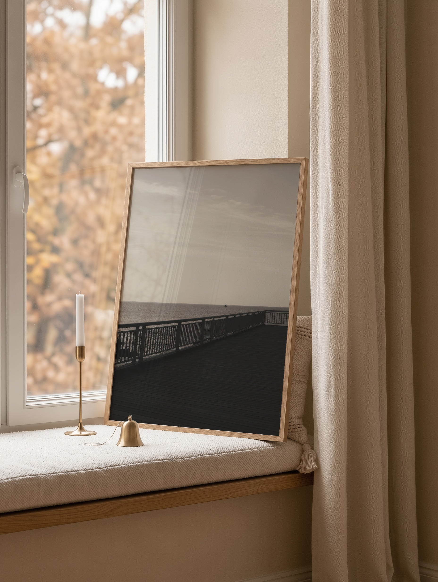 Plakat med horisont ved bryggepromenaden utendørs