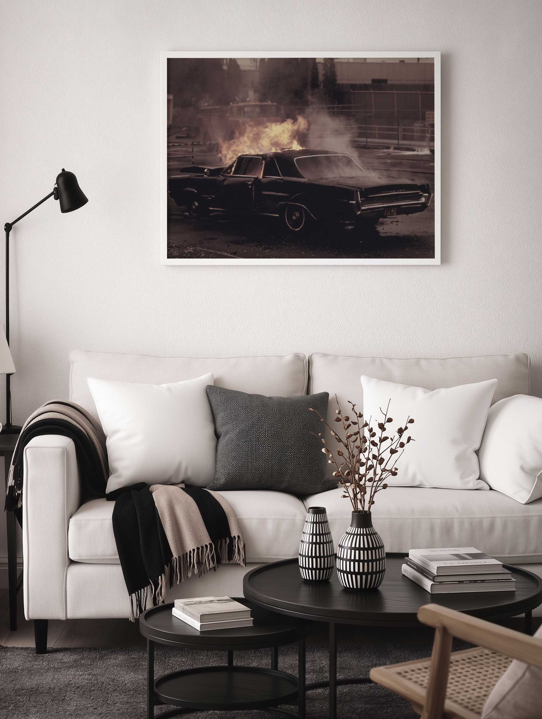 Pontiac Grand Prix-plakat av en bil i brann