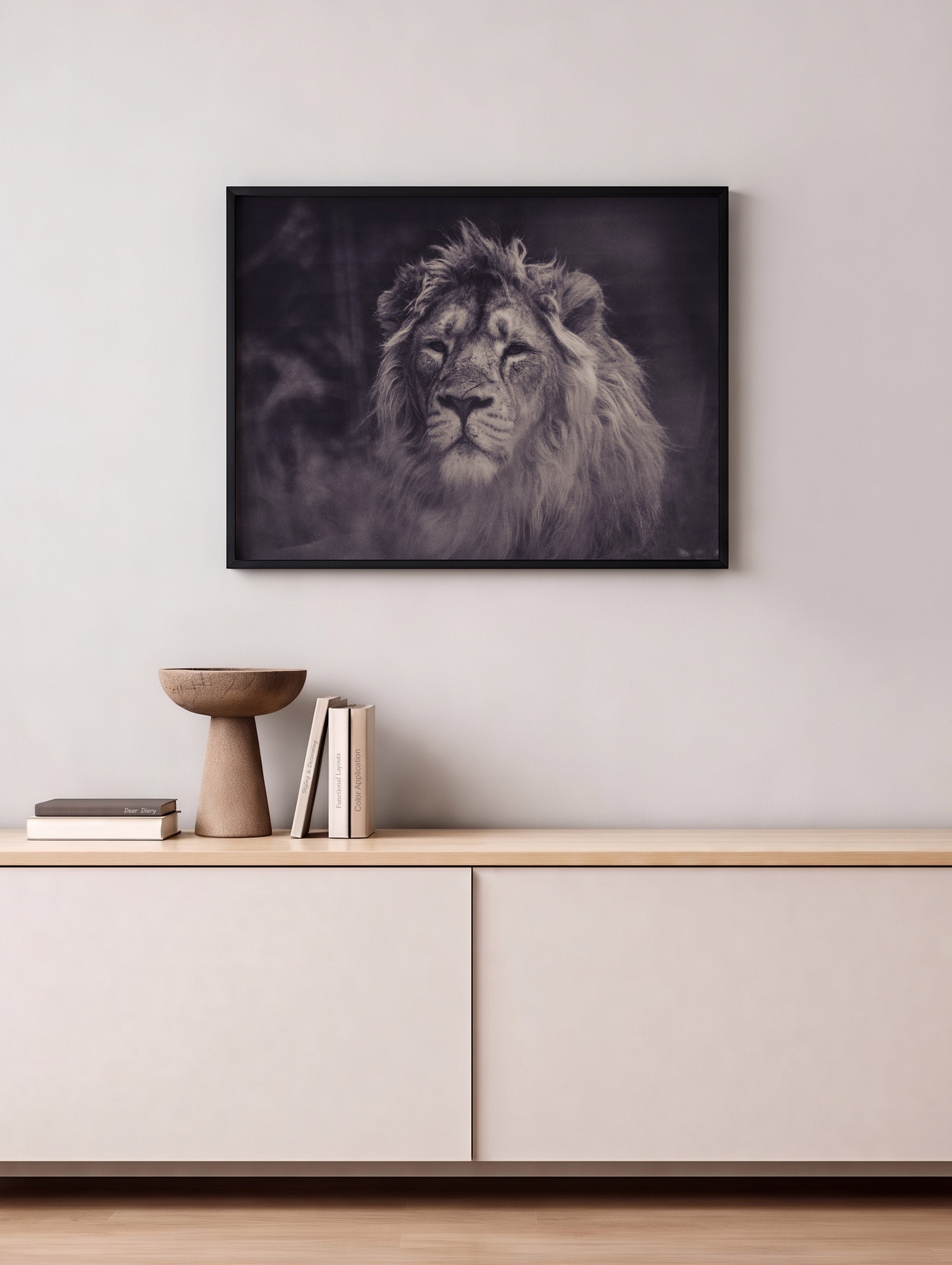 Gråskalig fotografi av lejon Poster
