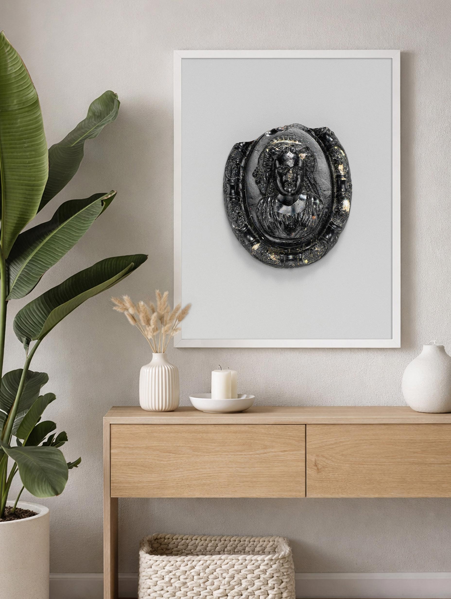 Glassmedaljong med byste av en gudinne plakat
