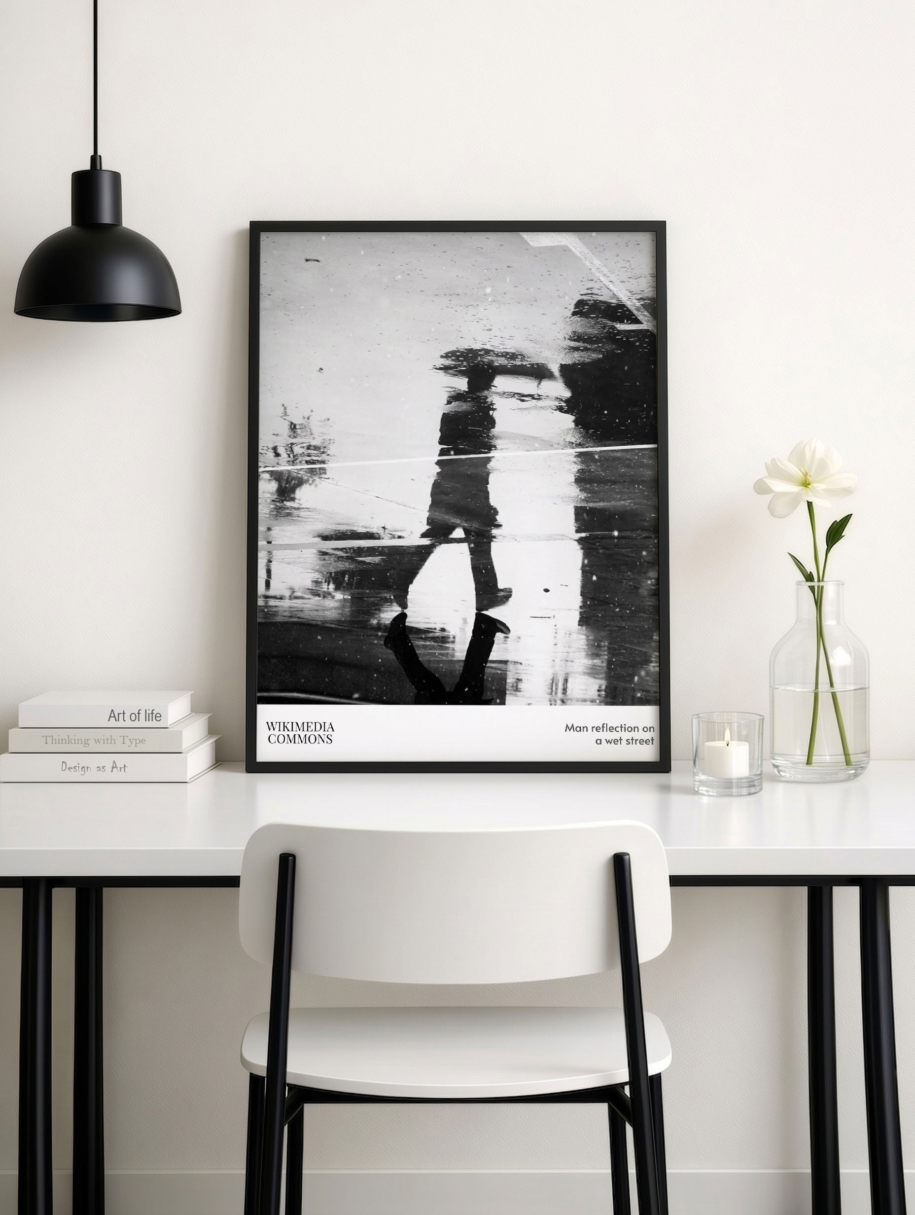 Mansreflektion på en våt gata-poster
