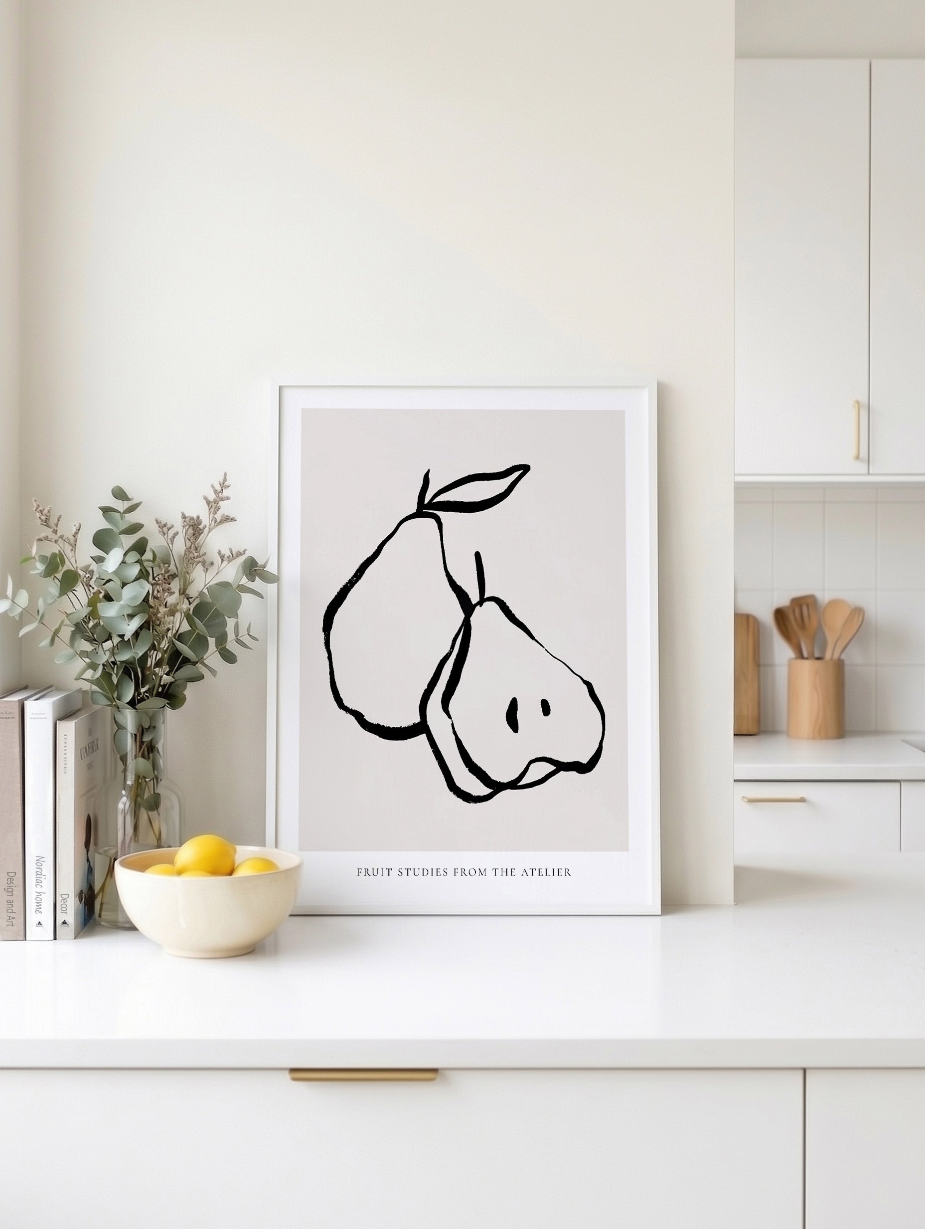 Plakat med portrett av løvinne i svart-hvitt