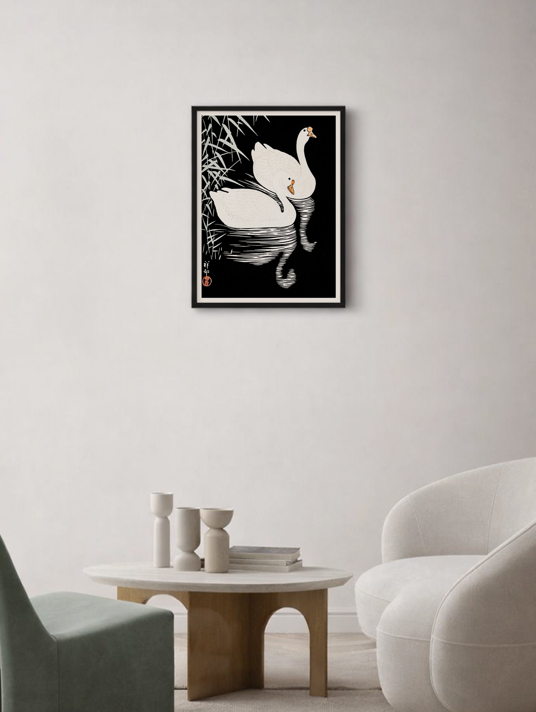 Hvite kinesiske gjess som svømmer gjennom siv Ohara Koson kunsttrykk