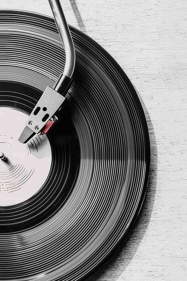 Close‑up record player and tonearm